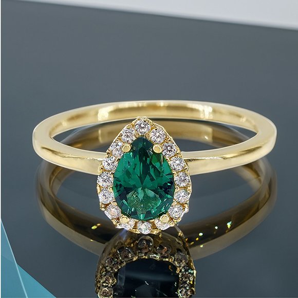 Genuine 10KT Yellow Gold Ring, Size 7, Green CZ Stone 4x5mm, Elegant 1.5mm Band - Picture 1 of 5